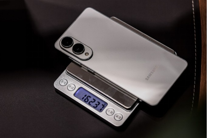 轻薄、坚固、强劲性能，三星Galaxy S25 Edge打开高端旗舰新赛道插图2