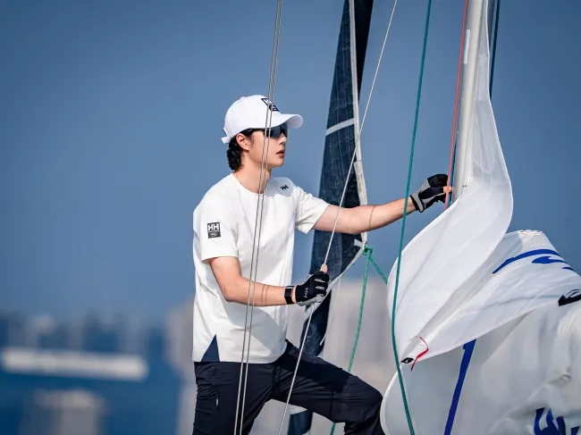 初心向海,航海正当时,HELLY HANSEN携手王一博于维港启幕年度航海盛典-Newiing 昕尚界